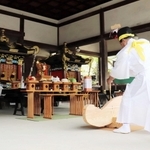 みこしの新調に向け、制作の安全を願って執り行われた神事＝松原八幡神社