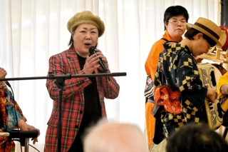 脳腫瘍と闘いながらステージに復帰した広瀬恵理さん＝姫路市飾東町清住