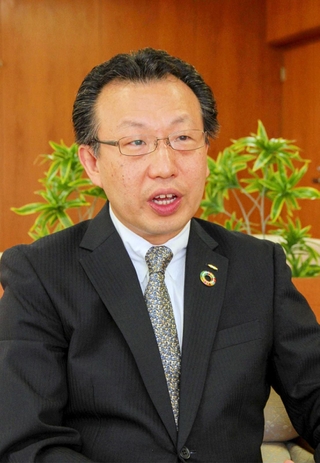 姫路信用金庫の新理事長に内定し、思いを語る三宅智章さん＝姫路市十二所前町
