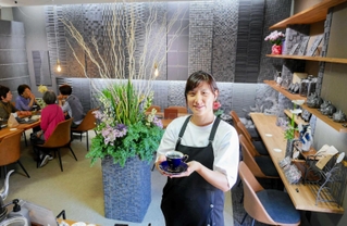 壁材や小物を通していぶし瓦の魅力に触れられる「ＣＡＦＥ　ｋｏｙｏ」＝姫路市船津町