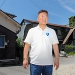 空き家や工場の跡地を改装し、アーティストが創作できる滞在拠点とする構想を語る中島勇さん＝姫路市花田町高木