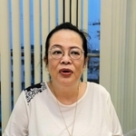 自らの体験を語る「姫路しらさぎ断酒会」の天野伸江さん＝飾磨市民センター