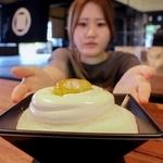 粉状の氷の上にクリーム、果肉がのった「みかん氷」＝姫路市夢前町杉之内