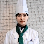 「播磨野菜創作料理コンテスト」で最優秀賞に選ばれた内田玲さん＝姫路市安田１、日本調理製菓専門学校