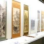山水画の逸品が並ぶ会場＝県立歴史博物館