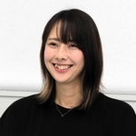 井上愛里沙選手と大学時代から親交が深い吉岡可奈さん。現在はヴィクトリーナ姫路のフロントスタッフも務める＝姫路市白銀町