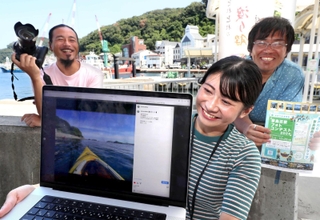 家島をテーマにした写真イベントなどを企画する運営団体のメンバー＝姫路市家島町真浦