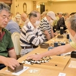 真剣な表情で熱戦を展開する参加者＝播磨国総社