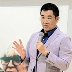 講演する門井慶喜さん＝姫路文学館