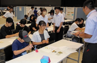 市立姫路高校の生徒による図形の模擬授業＝アクリエひめじ