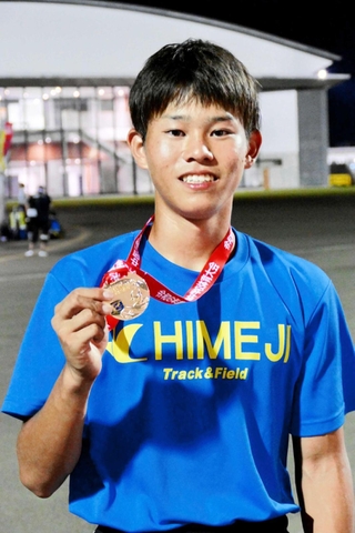 男子４００メートルで優勝した山陽中３年の知識航作選手＝福井市（本人提供）