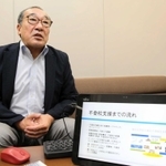 不登校の児童生徒向けの講座「ＫＢＩＳオンライン学園」について説明する山田良一さん＝姫路市内