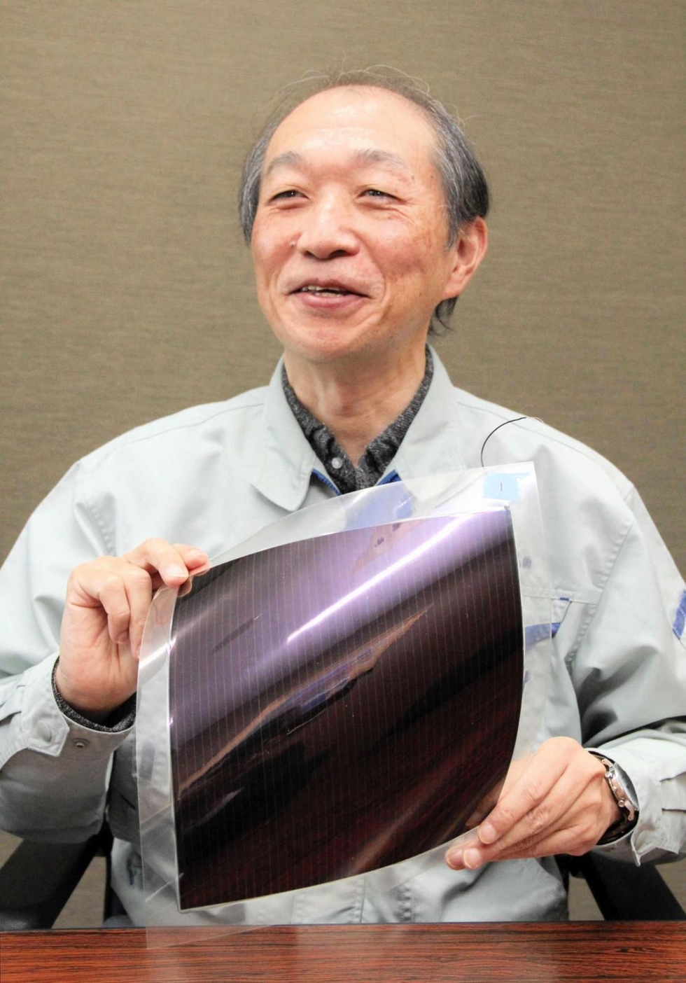 次世代太陽電池「ペロブスカイト」開発に力 飾西のフジプレアム