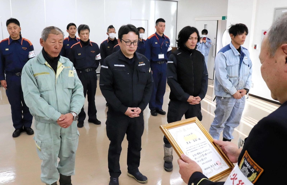 車ごと海に転落した70代男性の命救う 港湾荷役業者ら、6mのベルト持ち