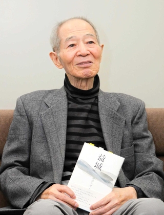 歌集「益城」への思いを語る楠田立身さん＝姫路市豊沢町