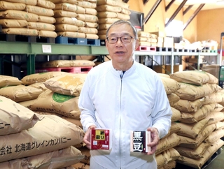 被災地で納豆を配った経験を振り返る「相沢食産」代表の相沢勝也さん＝福崎町西治（撮影・辰巳直之）