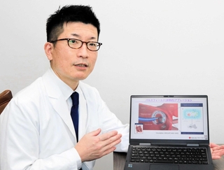 心房細動の最新治療方法を解説する寺西仁医師＝姫路赤十字病院