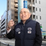 仮設住宅があったＪＲ姫路駅南側で震災当時を振り返る「青山１０００人会」代表の岸岡孝昭さん＝姫路市南駅前町（撮影・辰巳直之）