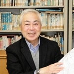 方言研究の成果について語る都染直也さん＝姫路市的形町的形