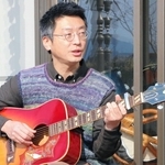 依頼を受け、網干高校の思い出を歌にした関口哲也さん＝姫路市林田町奥佐見