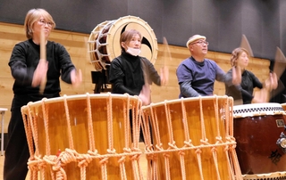 晴れ舞台に向け練習に励むメンバー＝アクリエひめじ