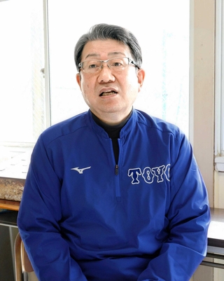 スポーツのけがへの対処法を話す理学療法士の高橋洋介さん＝姫路市打越