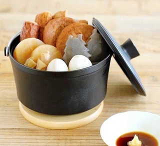 こんにゃくがお城の形をした「姫路おでん」の中身（ヤマサ蒲鉾提供）