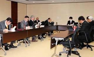 姫路市議会の高見千咲議員の交流サイトでの投稿を巡って開かれた政治倫理審査会の第３回会合＝姫路市役所