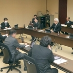 姫路市議会の高見千咲議員の交流サイトでの投稿を巡って開かれた政治倫理審査会の会合＝姫路市役所（撮影・辰巳直之）