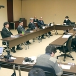 姫路市議会の高見千咲議員の交流サイトでの投稿を巡って開かれた政治倫理審査会の会合＝姫路市役所（撮影・辰巳直之）