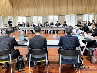「播磨科学公園都市の新たなあり方検討協議会」の第２回会合＝たつの市役所多目的ホール