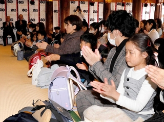 新1年生の明るい未来を」播磨国総社で勧学祭 ぴかぴかランドセル