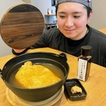 「おでん」と「うどん」を組み合わせた新グルメ「姫路うでん」を売り出した籠谷天馬さん＝姫路市南畝町１