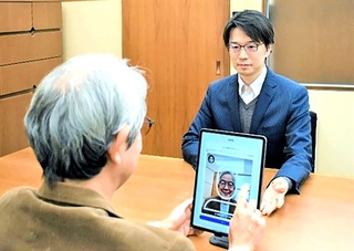 グローリーの表情認証技術などを活用し、脳の認知機能を推定するＡＩアプリが金融機関で実用化された（三菱ＵＦＪ信託銀行提供）