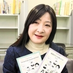 完成した漫画「姫路ゆかりの偉人たち」を紹介する松尾礼さん＝姫路市安田４