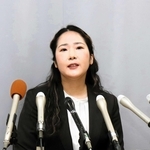 会見する高見千咲市議＝２１日午後、姫路市役所
