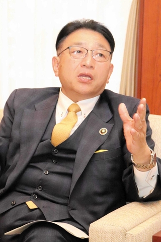 姫路市の課題やこれまでの行政運営について語る清元秀泰市長＝姫路市役所