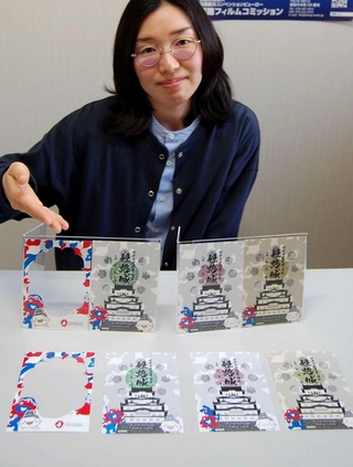 公認キャラクターがコラボする姫路城の御城印３種とフレーム＝姫路市本町、姫路観光コンベンションビューロー