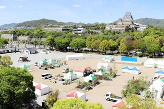 姫路城周辺では最多の２万５千人が一時退避できる大手前公園＝姫路市本町