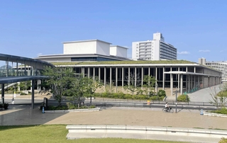 姫路市が「姫路国際ヴァイオリンコンクール」の会場に予定するアクリエひめじの外観＝姫路市神屋町
