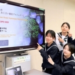 大阪・関西万博で上映されている動画を制作した安富中学校の生徒たち＝安富中学校