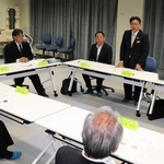 谷内、谷外小学校の統合について意見を交わす出席者＝谷内小学校