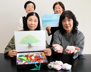 大阪・関西万博のイベントに出演するＮＰＯ法人「ローゼ」のメンバー＝姫路市三左衛門堀東の町