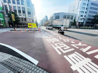 バスとタクシーのみ進入できるトランジットモールの入り口＝姫路市駅前町