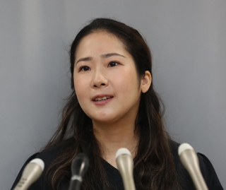 ２度目の辞職勧告を受け、会見した姫路市議会の高見千咲議員＝姫路市役所（撮影・辰巳直之）