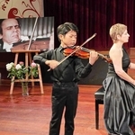 ガラ・コンサートで演奏する池田彬人さん＝ベルギー・ブリュッセル（提供）