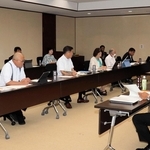 高見千咲議員に対する２回目の辞職勧告決議案提出を確認した姫路市議会の議会運営委員会＝姫路市役所
