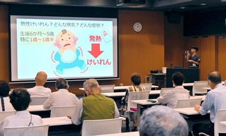 はりま姫路総合医療センターの臨床研修医が、身近な病気についてアドバイスする健康講座＝姫路市神屋町