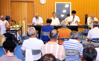 姫路市中央支所の移転や中央市民センターの廃止について開かれた住民説明会＝野里ひろば