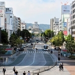 路線価が２年連続で上昇した「大手前通り」。県内で７年連続２番目の高さを維持する＝姫路駅前